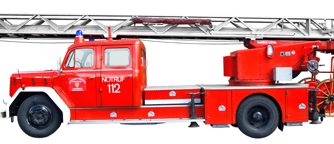 Dinas Damkar Tanah Bumbu Bantu Tabrakan Kendaraan di Pasar